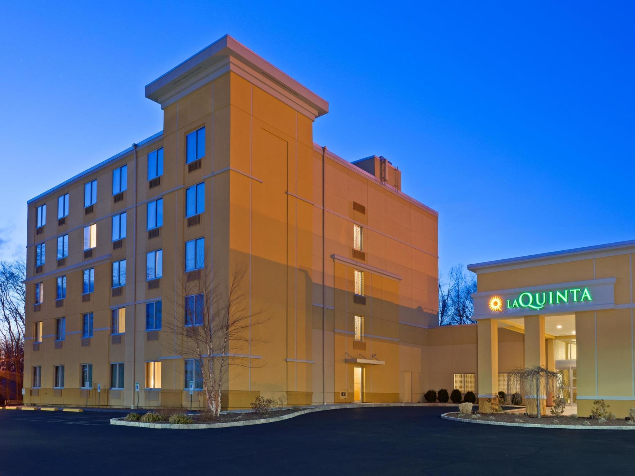 La Quinta By Wyndham Danbury Hotel Buitenkant foto