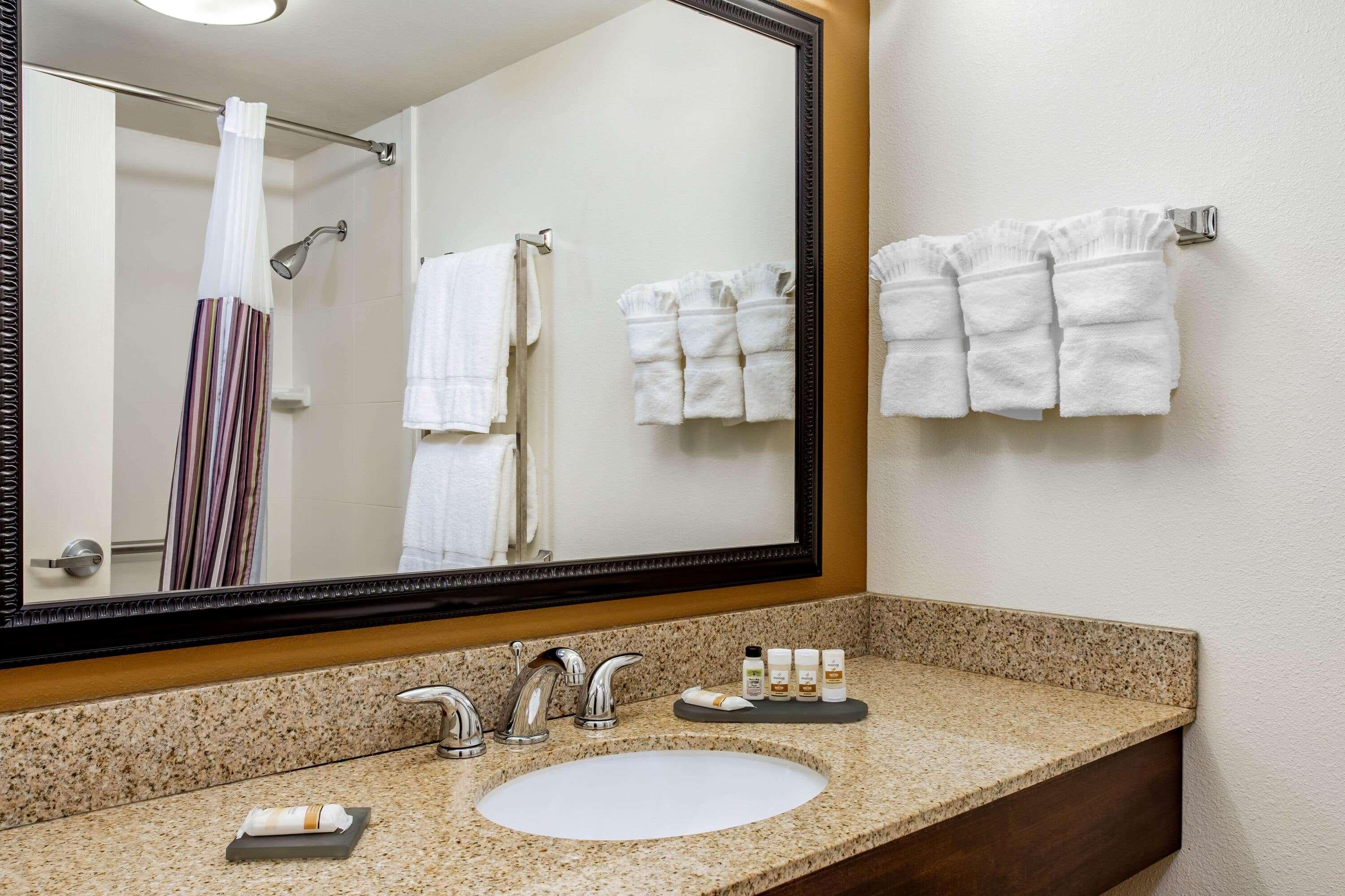La Quinta By Wyndham Danbury Hotel Buitenkant foto