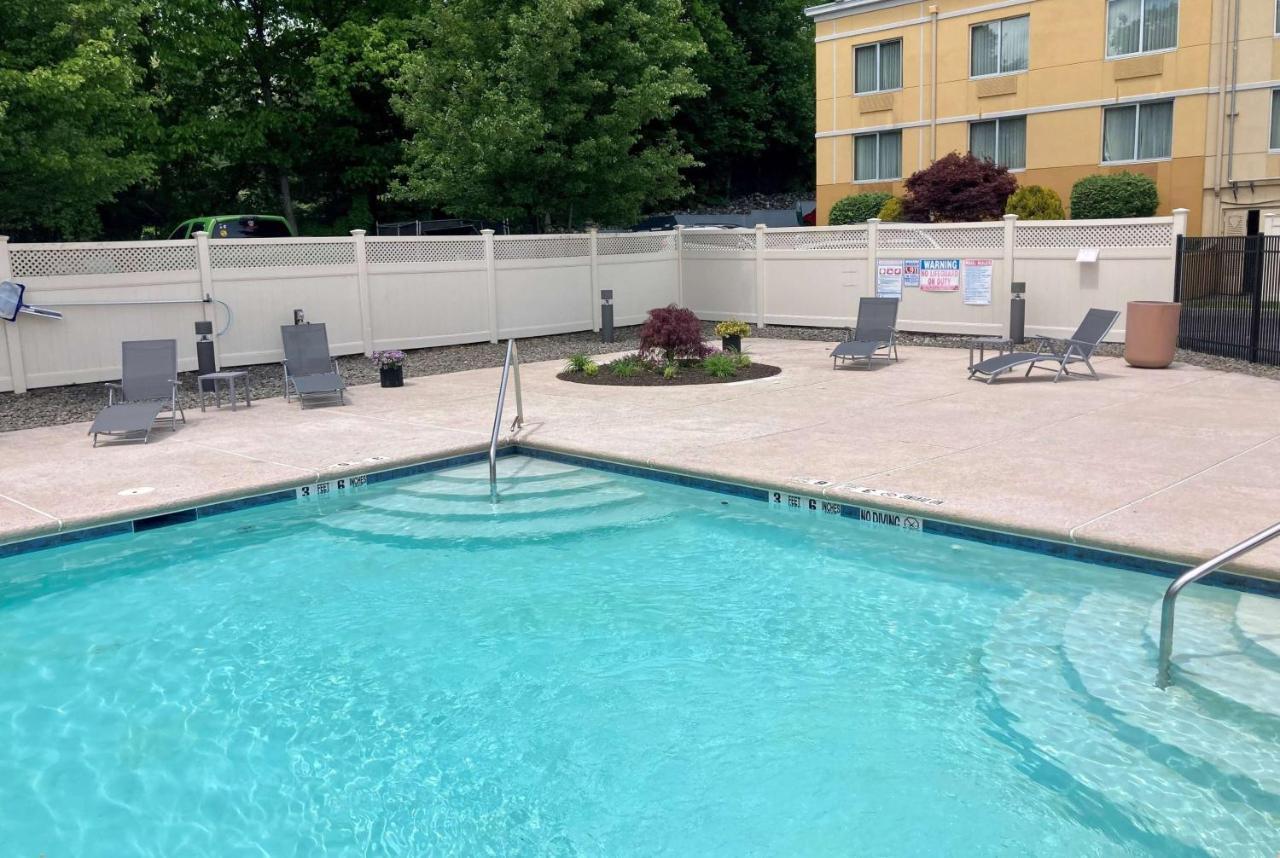 La Quinta By Wyndham Danbury Hotel Buitenkant foto