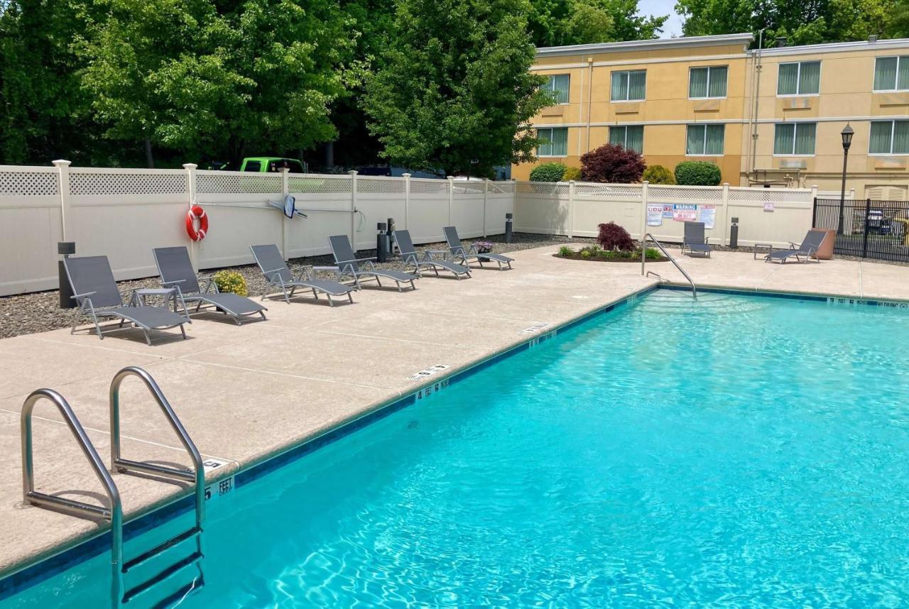 La Quinta By Wyndham Danbury Hotel Buitenkant foto